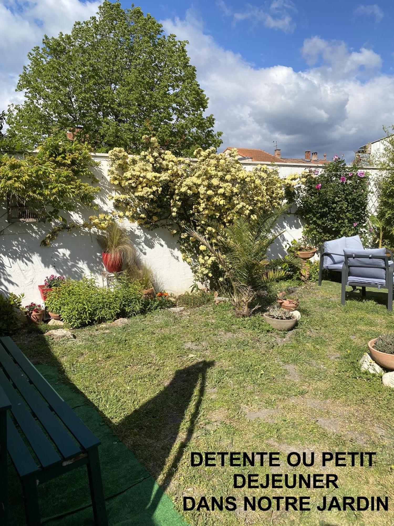 Cote Court Bed & Breakfast LʼIsle-sur-la-Sorgue Exterior foto
